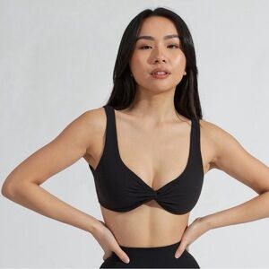 *ACCT CLOSING MAKE OFFER* EUC BuffBunny Twisted Sports Bra/Onyx Black/Size M